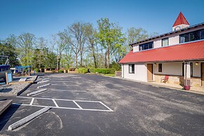 'ledge Lodge' Burkesville Getaway: Pool & Views!