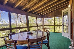 'ledge Lodge' Burkesville Getaway: Pool & Views!