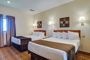 'ledge Lodge' Burkesville Getaway: Pool & Views!