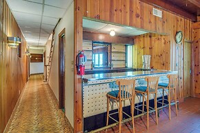 'ledge Lodge' Burkesville Getaway: Pool & Views!