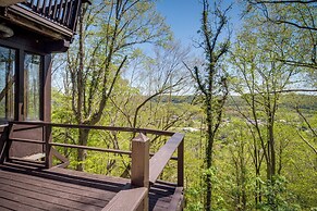 'ledge Lodge' Burkesville Getaway: Pool & Views!