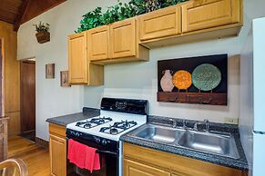 'ledge Lodge' Burkesville Getaway: Pool & Views!