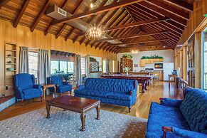 'ledge Lodge' Burkesville Getaway: Pool & Views!