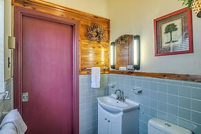 'ledge Lodge' Burkesville Getaway: Pool & Views!