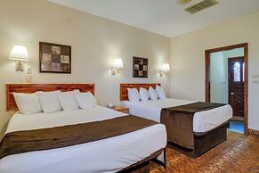 'ledge Lodge' Burkesville Getaway: Pool & Views!