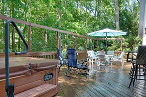 2 Mi to Golf: Retreat w/ Hot Tub in Ocean Pines