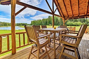 Rapid River Log Cabin w/ Loft on 160 Scenic Acres