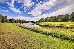 Rapid River Log Cabin w/ Loft on 160 Scenic Acres