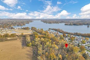 Spacious Buckeye Lake Home w/ Hot Tub & Fire Pit!