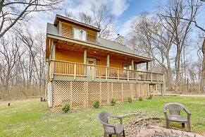 Spacious Buckeye Lake Home w/ Hot Tub & Fire Pit!