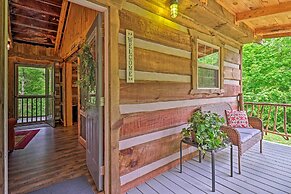 Covered Deck & Fire Pit: Smoky Mountain Cabin