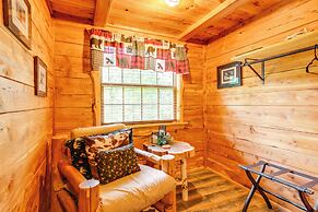 Covered Deck & Fire Pit: Smoky Mountain Cabin