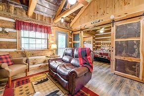 Covered Deck & Fire Pit: Smoky Mountain Cabin