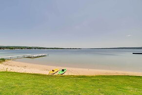 Portage Lake Condo w/ Deck & Pool Access!