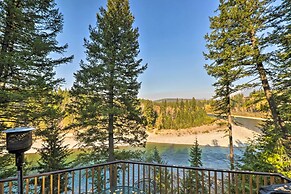 Riverfront Hungry Horse House With Large Deck!
