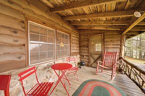 Rustic Maggie Valley Cabin w/ Mountain Views!