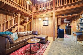 Rustic Maggie Valley Cabin w/ Mountain Views!