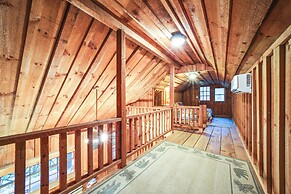 Rustic Maggie Valley Cabin w/ Mountain Views!