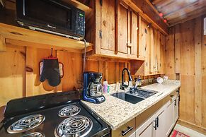 Rustic Maggie Valley Cabin w/ Mountain Views!
