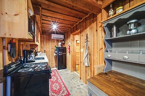 Rustic Maggie Valley Cabin w/ Mountain Views!