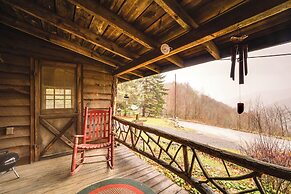 Rustic Maggie Valley Cabin w/ Mountain Views!