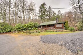 Rustic Maggie Valley Cabin w/ Mountain Views!