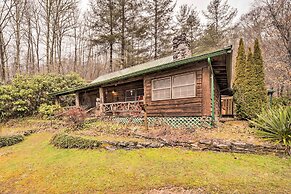 Rustic Maggie Valley Cabin w/ Mountain Views!
