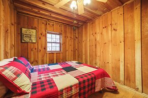 Rustic Maggie Valley Cabin w/ Mountain Views!