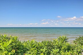 Sodus Point Escape w/ Yard: Walk to Lake Ontario