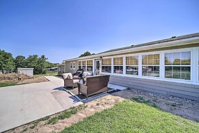 Stunning Oklahoma Home ~ 3 Mi to Spiro Mounds