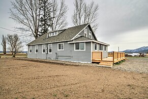 Secluded Bonanza Home w/ Antique Furnishings