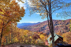 Spacious Franklin Cabin w/ Mountain Views!