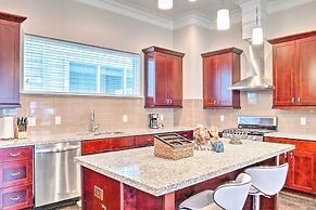 Pet-friendly Houston Townhome, 6 Mi to Dtwn!