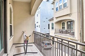 Pet-friendly Houston Townhome, 6 Mi to Dtwn!