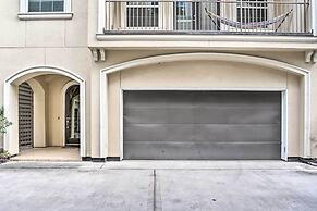 Pet-friendly Houston Townhome, 6 Mi to Dtwn!