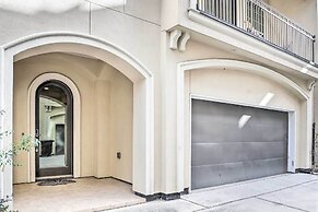 Pet-friendly Houston Townhome, 6 Mi to Dtwn!