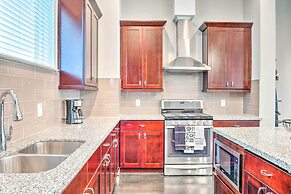 Pet-friendly Houston Townhome, 6 Mi to Dtwn!