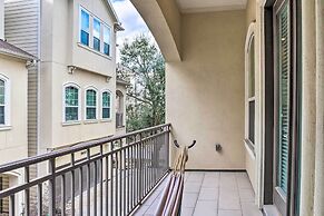 Pet-friendly Houston Townhome, 6 Mi to Dtwn!