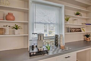 Peaceful Cottage ~ 8 Mi to Downtown Toledo!