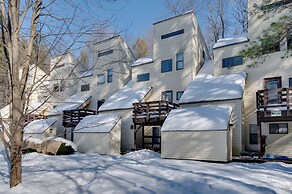 Unique Thornton Townhome: Swim, Ski, & Hike!