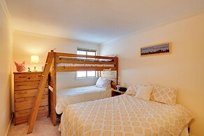Unique Thornton Townhome: Swim, Ski, & Hike!