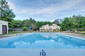 Unique Thornton Townhome: Swim, Ski, & Hike!