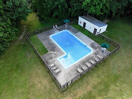 Unique Thornton Townhome: Swim, Ski, & Hike!