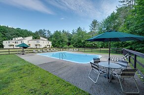 Unique Thornton Townhome: Swim, Ski, & Hike!
