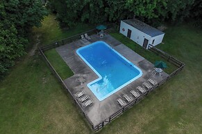 Unique Thornton Townhome: Swim, Ski, & Hike!