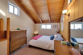 Unique Thornton Townhome: Swim, Ski, & Hike!