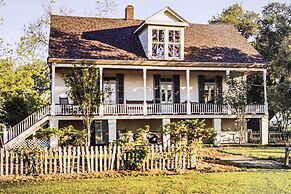 Vintage Louisiana Vacation Rental Home