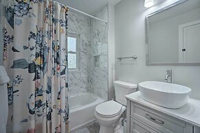 Benton Harbor 'gracie Cottage' w/ Hot Tub + Yard!