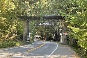 'elk Hideaway:' Ashford Cottage w/ Hot Tub!
