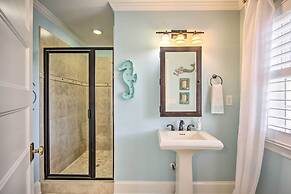 Stunning Charlotte Home: Private Pool!